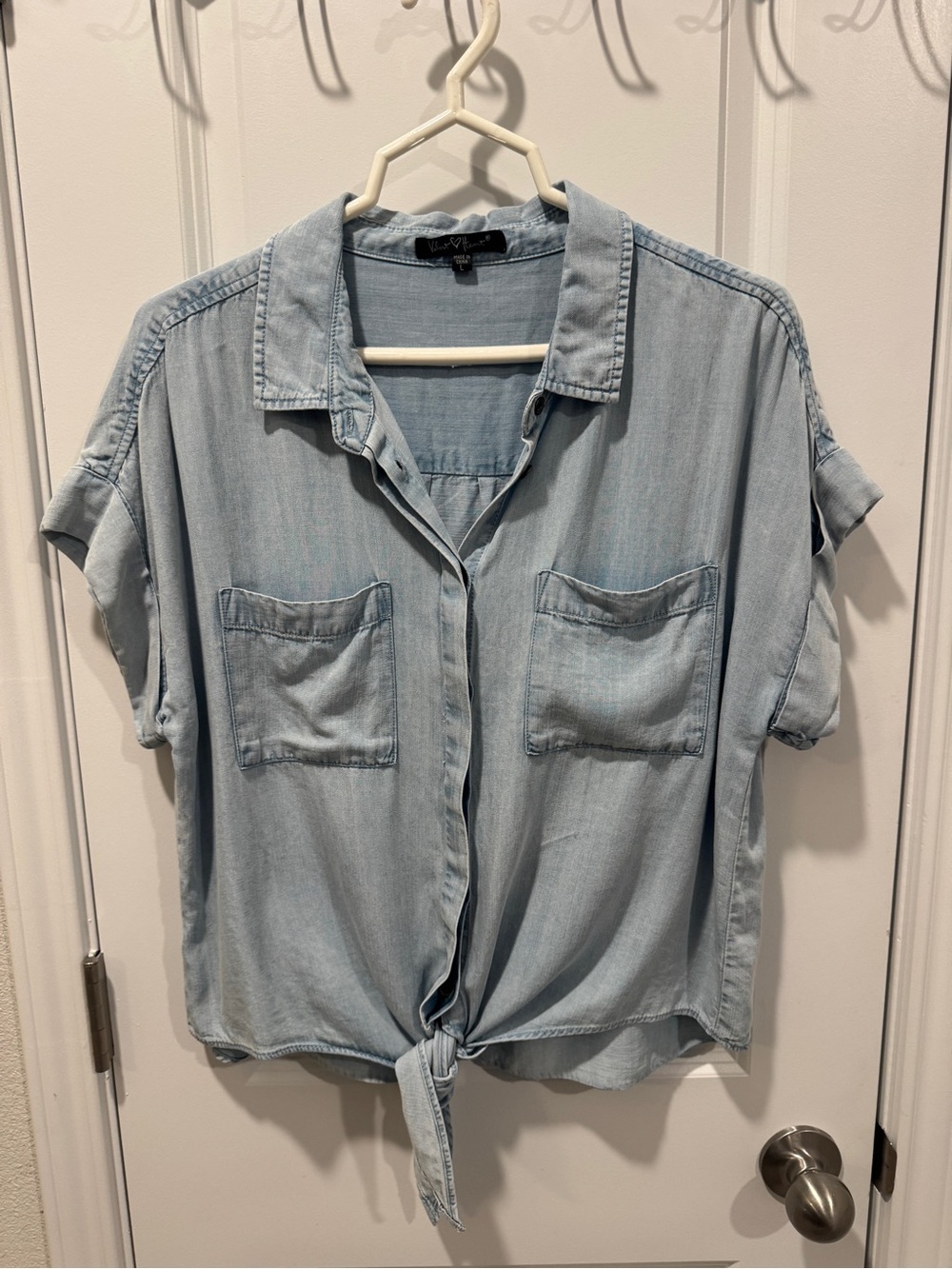 Velvet Heart Light Wash Tie-Front Denim Shirt size large